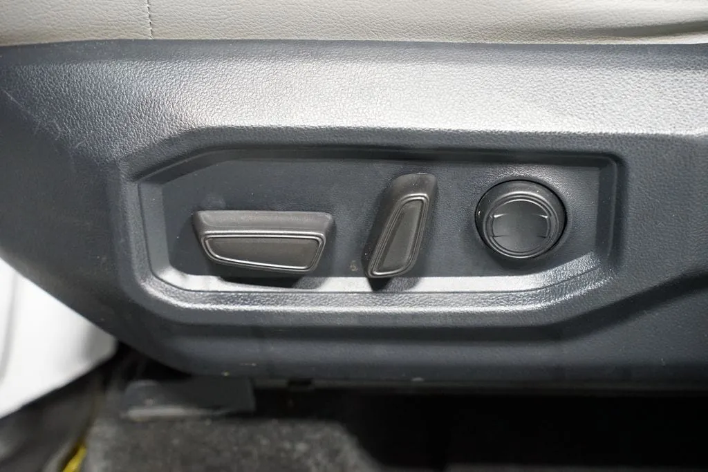 2025 Toyota Tundra SR5 thumbnail 34