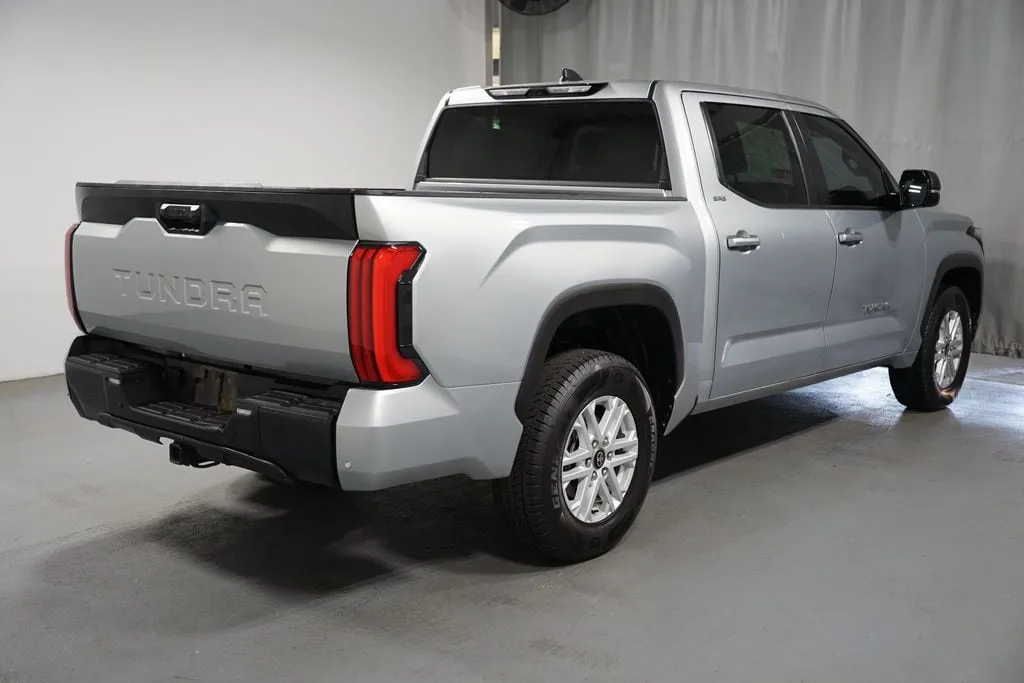 2025 Toyota Tundra SR5 thumbnail 8