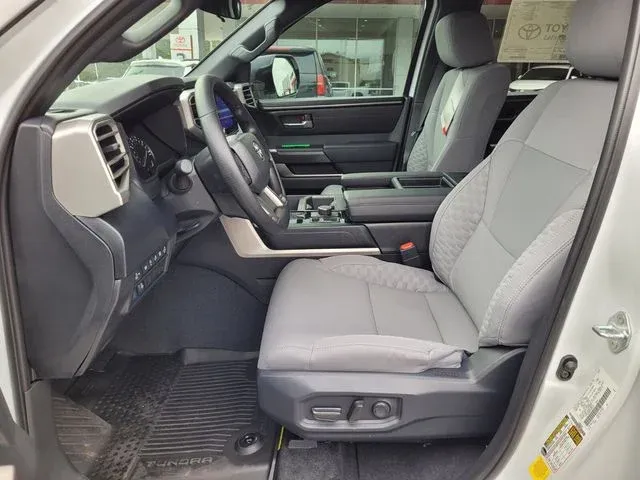 2025 Toyota Tundra SR5 thumbnail 14