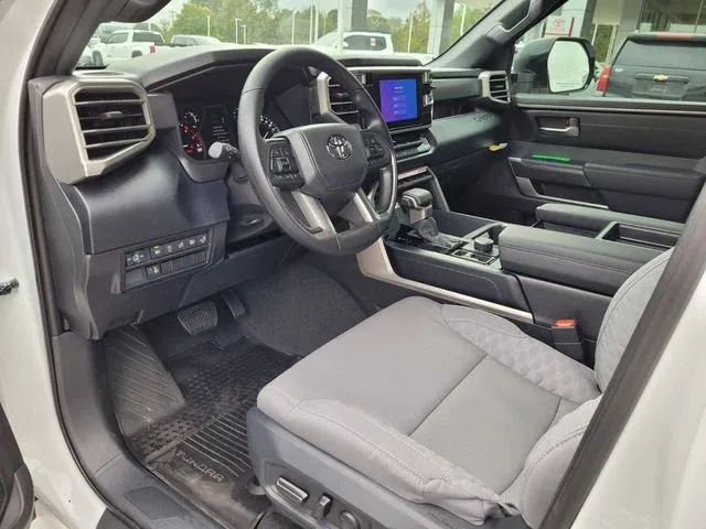 2025 Toyota Tundra SR5 thumbnail 15