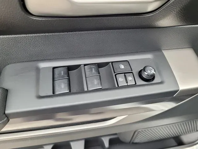 2025 Toyota Tundra SR5 thumbnail 19