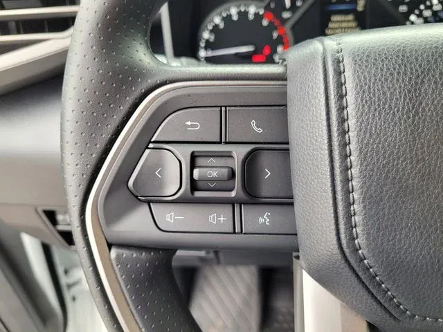 2025 Toyota Tundra SR5 thumbnail 28