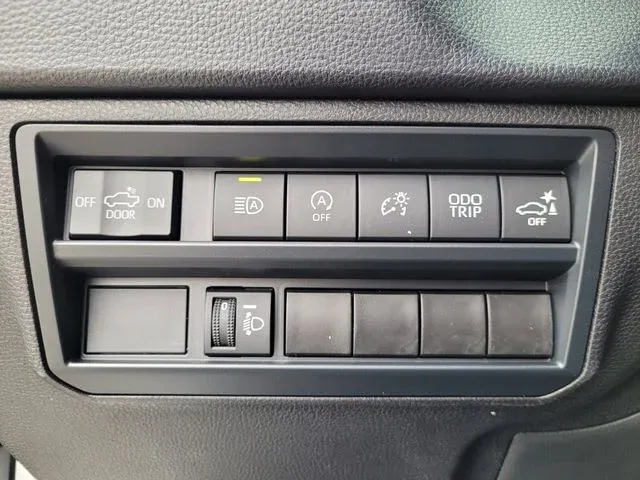 2025 Toyota Tundra SR5 thumbnail 33