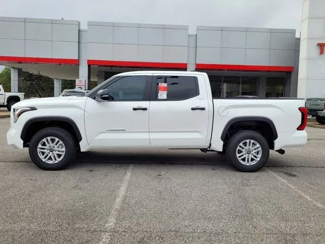 2025 Toyota Tundra SR5 thumbnail 4