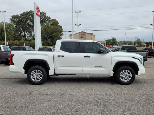 2025 Toyota Tundra SR5 thumbnail 8