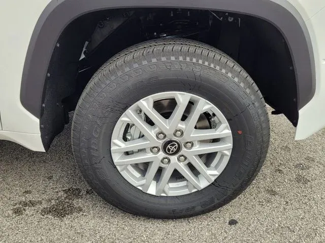 2025 Toyota Tundra SR5 thumbnail 9