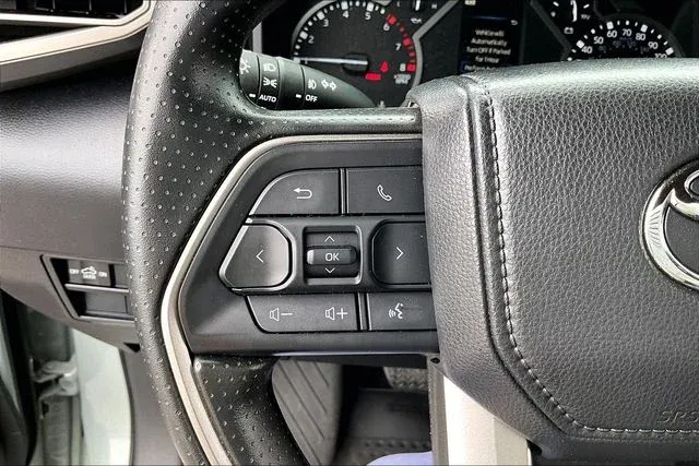 2025 Toyota Tundra SR5 thumbnail 10