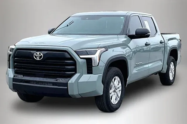 2025 Toyota Tundra SR5 thumbnail 2