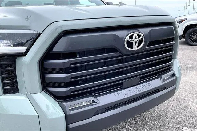 2025 Toyota Tundra SR5 thumbnail 27