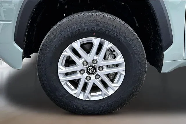 2025 Toyota Tundra SR5 thumbnail 28