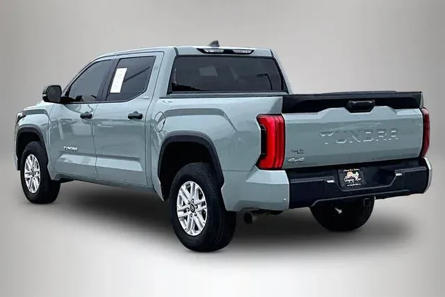 2025 Toyota Tundra SR5 thumbnail 4