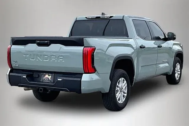 2025 Toyota Tundra SR5 thumbnail 5