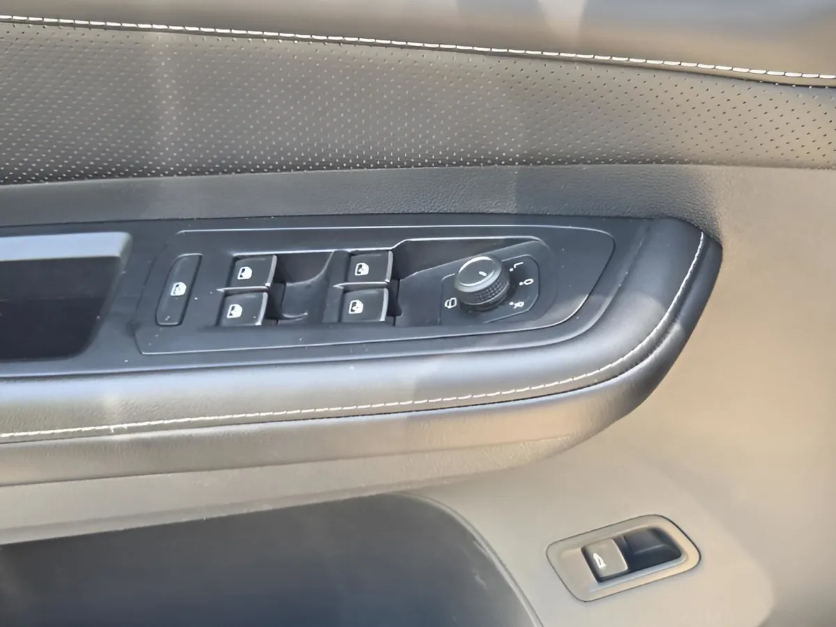 2025 Volkswagen Atlas 2.0T SEL Premium R-Line thumbnail 14