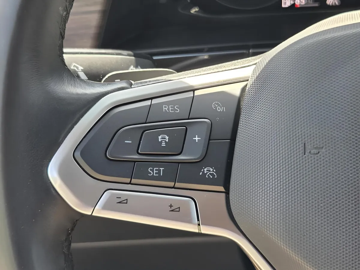 2025 Volkswagen Atlas 2.0T SEL Premium R-Line thumbnail 16