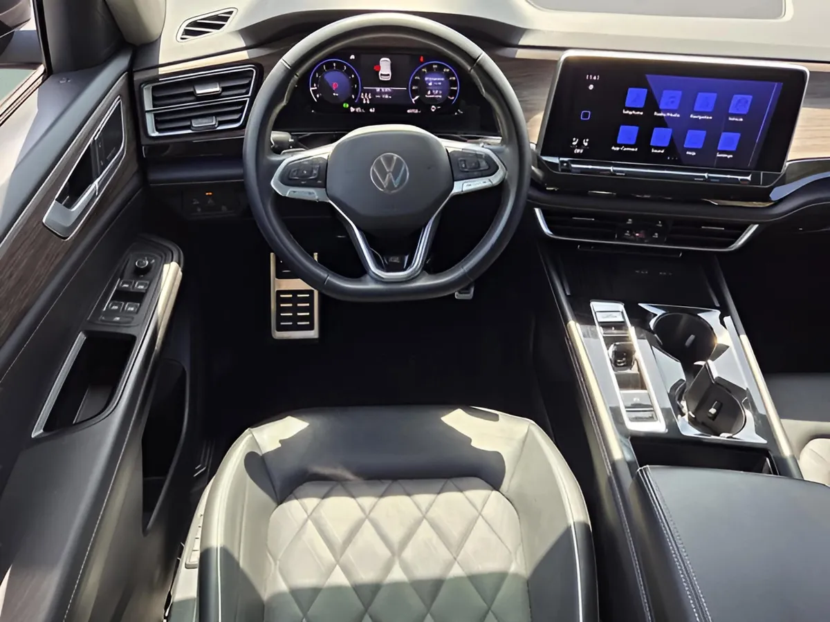 2025 Volkswagen Atlas 2.0T SEL Premium R-Line thumbnail 31