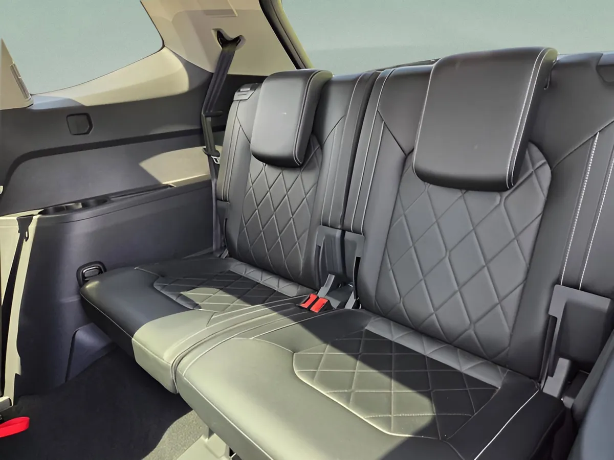 2025 Volkswagen Atlas 2.0T SEL Premium R-Line thumbnail 33