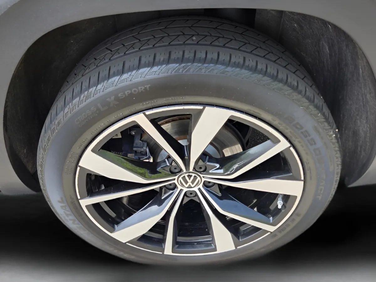 2025 Volkswagen Atlas 2.0T SEL Premium R-Line thumbnail 35