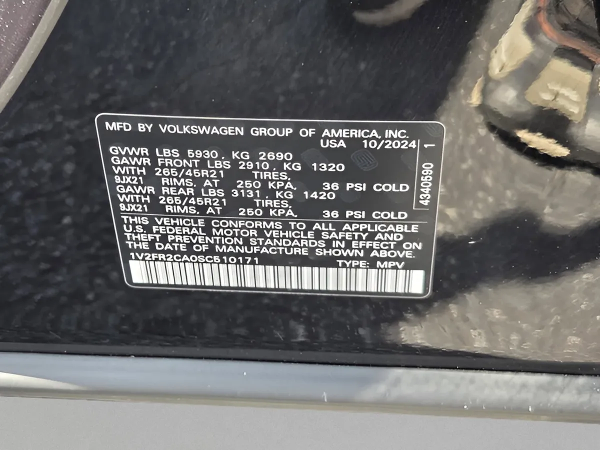2025 Volkswagen Atlas 2.0T SEL Premium R-Line thumbnail 9