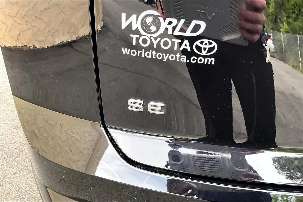 2025 Volkswagen Atlas Cross Sport 2.0T SE w/Technology thumbnail 10
