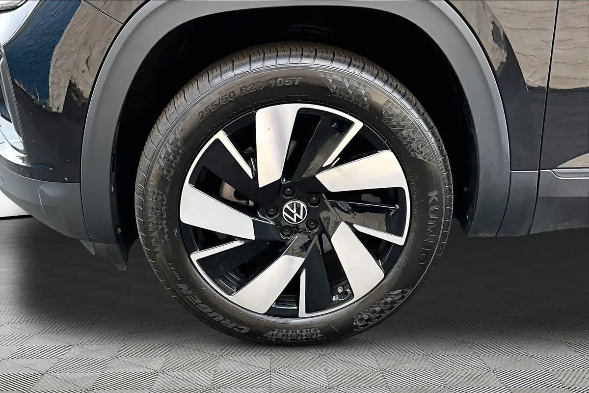 2025 Volkswagen Atlas Cross Sport 2.0T SE w/Technology thumbnail 11