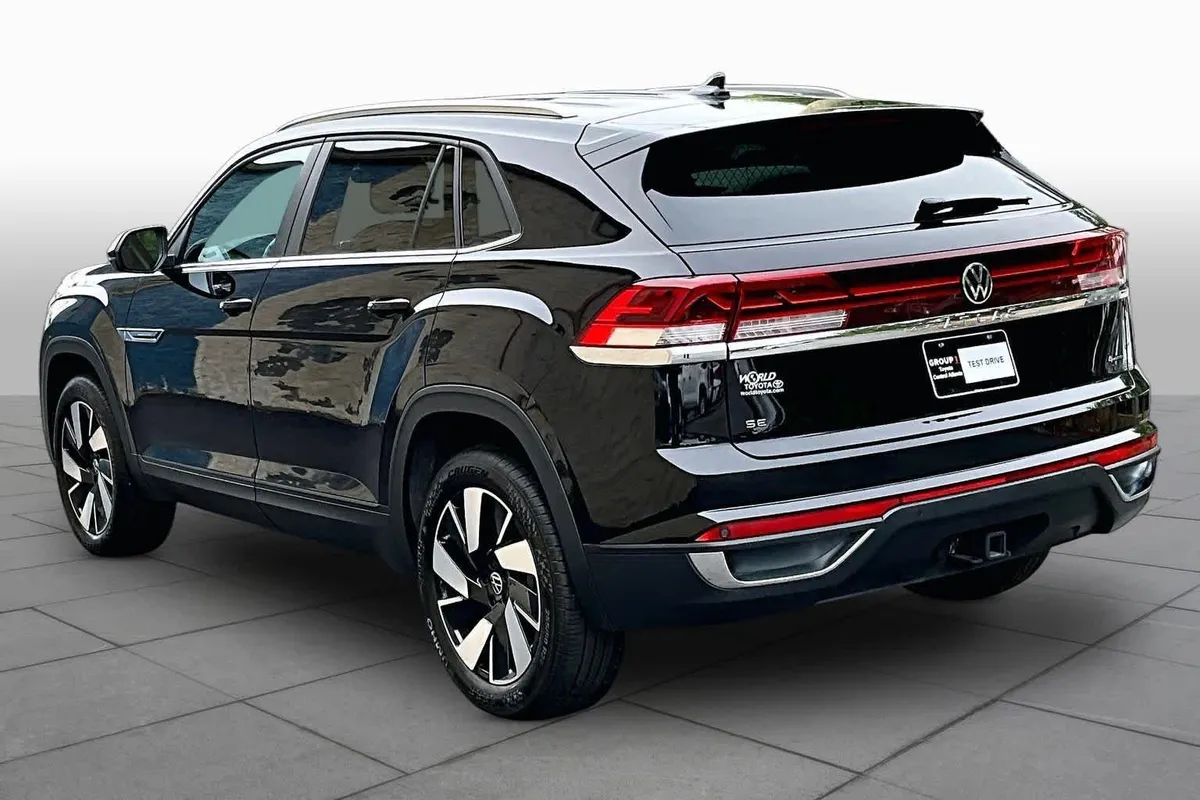 2025 Volkswagen Atlas Cross Sport 2.0T SE w/Technology thumbnail 12