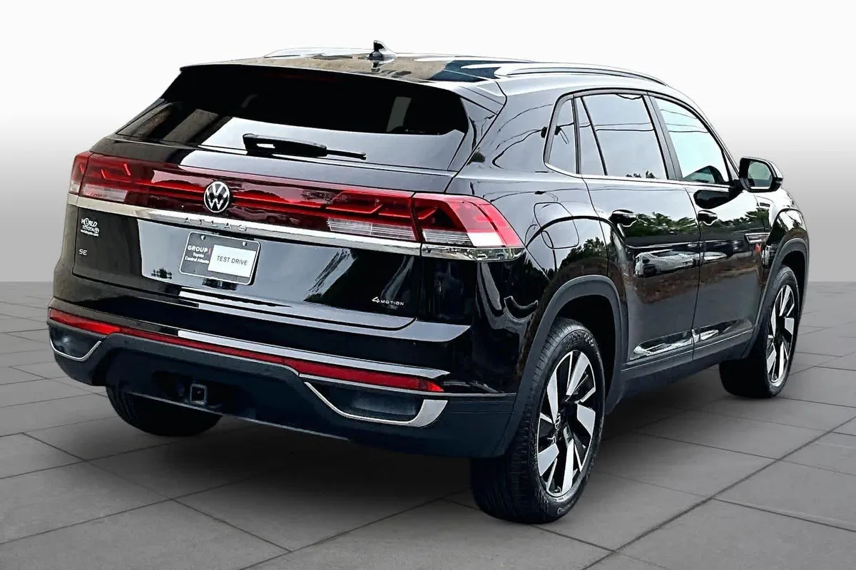 2025 Volkswagen Atlas Cross Sport 2.0T SE w/Technology thumbnail 13