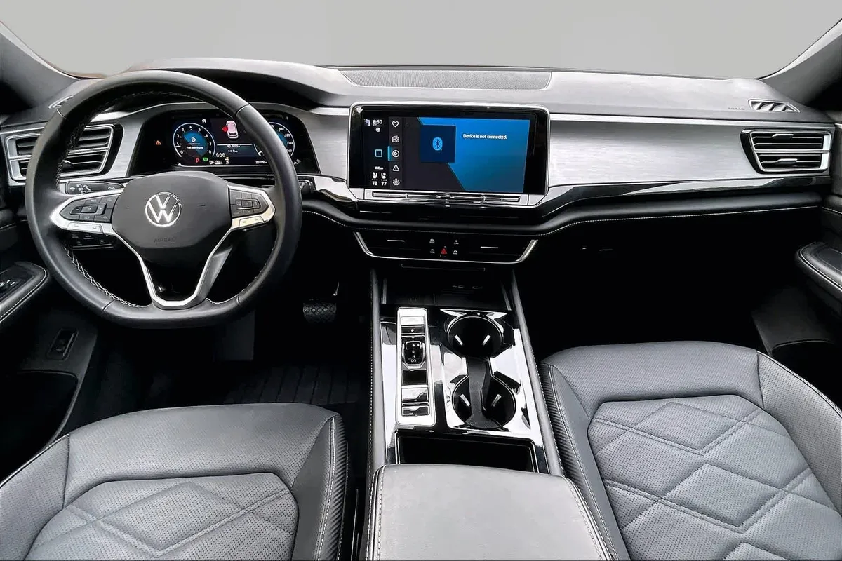 2025 Volkswagen Atlas Cross Sport 2.0T SE w/Technology thumbnail 15
