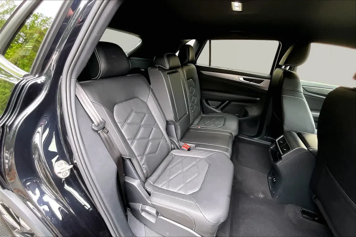 2025 Volkswagen Atlas Cross Sport 2.0T SE w/Technology thumbnail 19