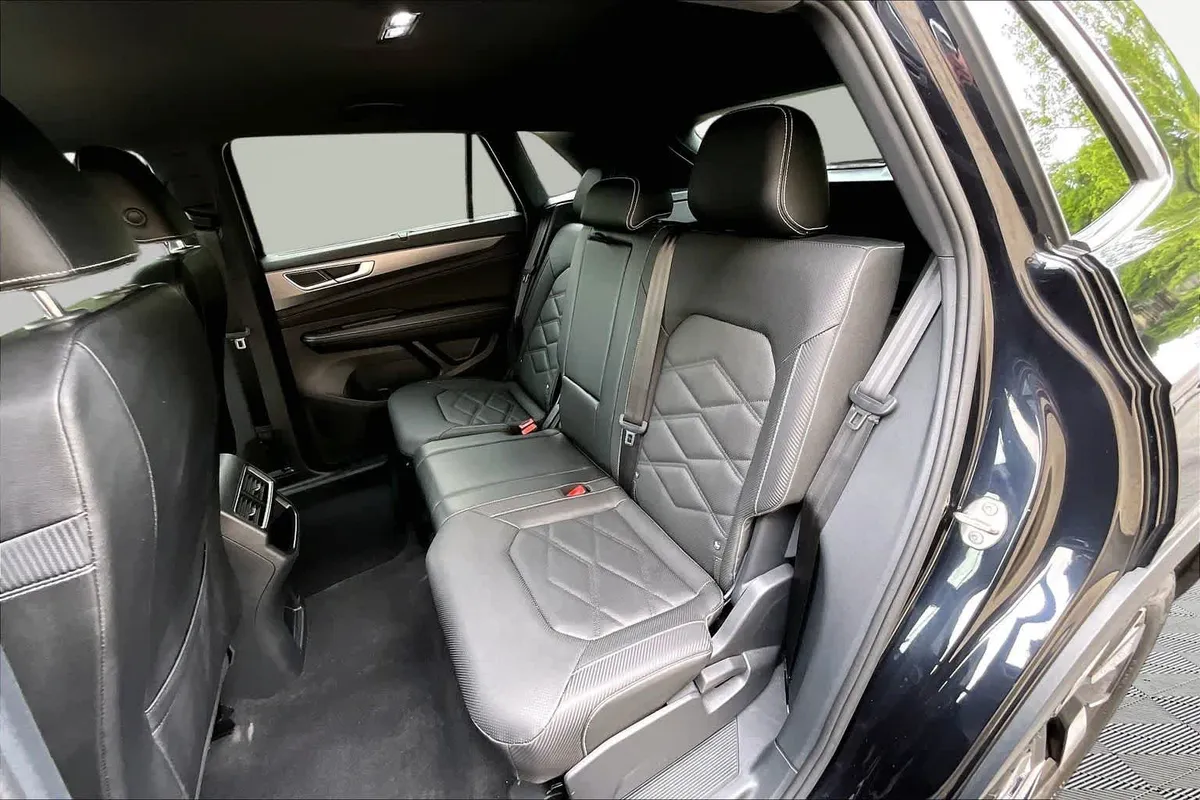 2025 Volkswagen Atlas Cross Sport 2.0T SE w/Technology thumbnail 20