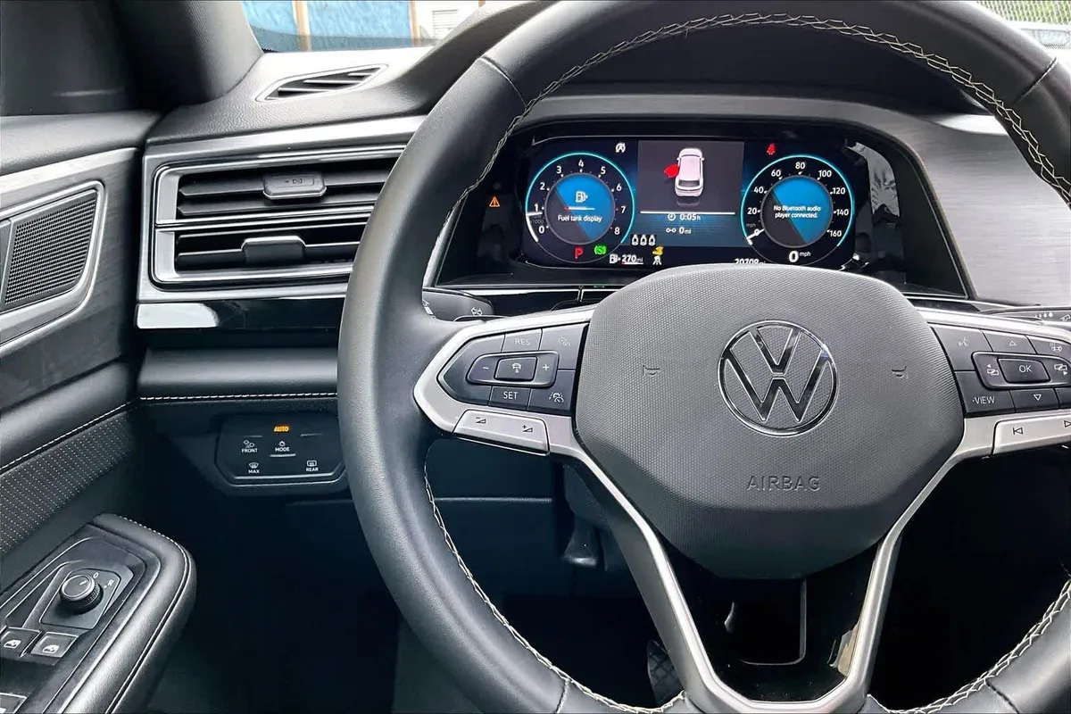 2025 Volkswagen Atlas Cross Sport 2.0T SE w/Technology thumbnail 23