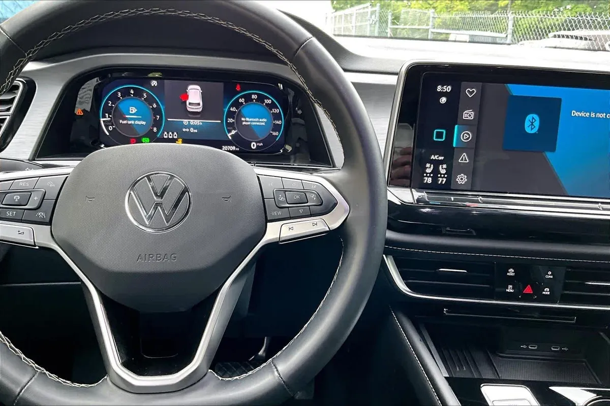 2025 Volkswagen Atlas Cross Sport 2.0T SE w/Technology thumbnail 24