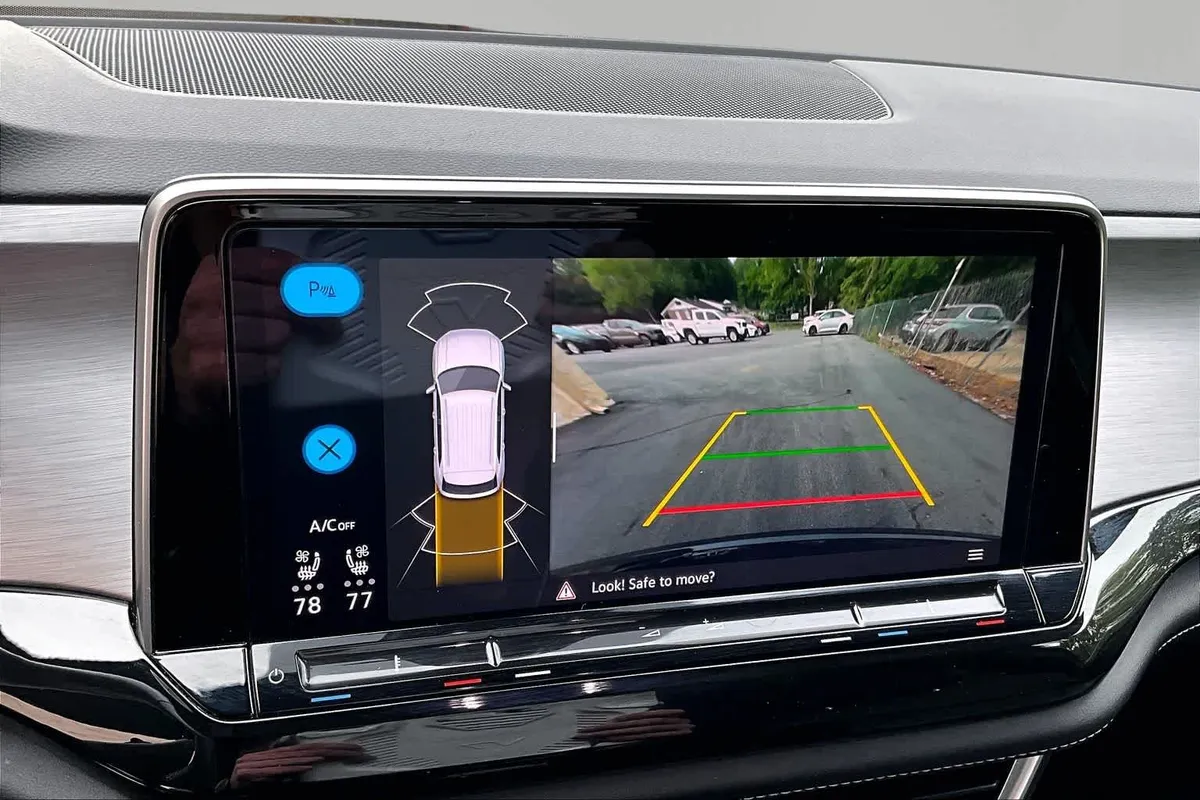 2025 Volkswagen Atlas Cross Sport 2.0T SE w/Technology thumbnail 26