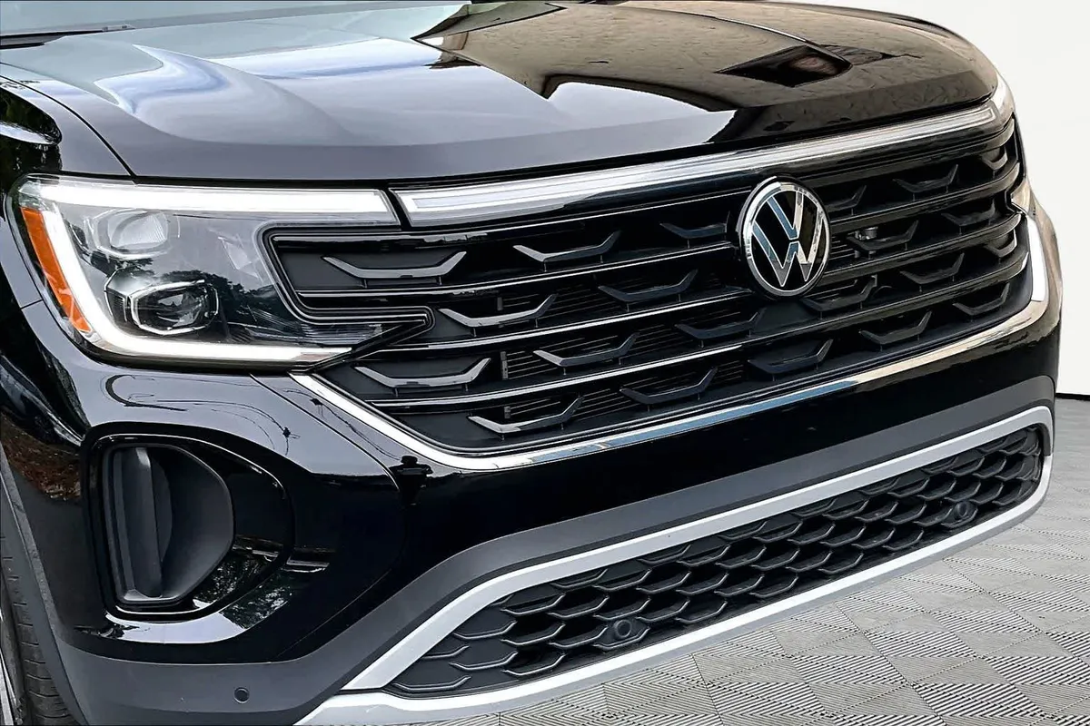 2025 Volkswagen Atlas Cross Sport 2.0T SE w/Technology thumbnail 29