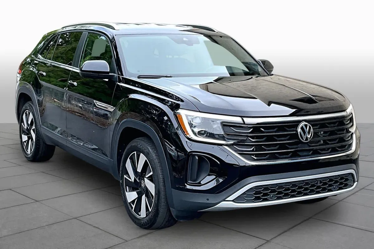 2025 Volkswagen Atlas Cross Sport 2.0T SE w/Technology thumbnail 3
