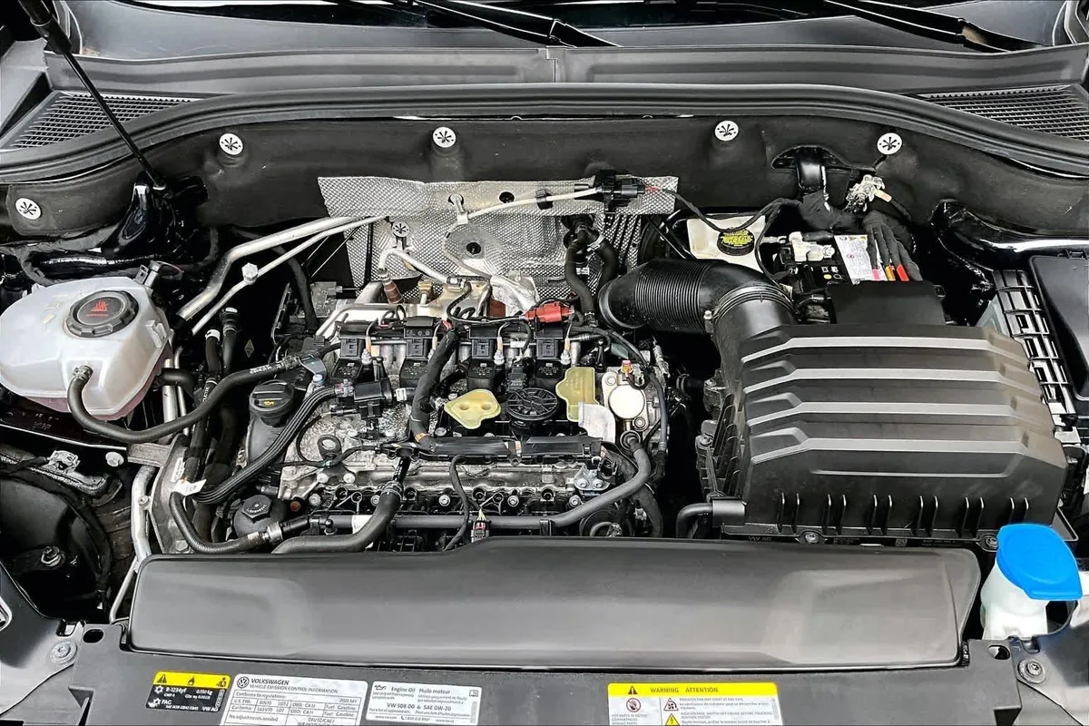 2025 Volkswagen Atlas Cross Sport 2.0T SE w/Technology thumbnail 31