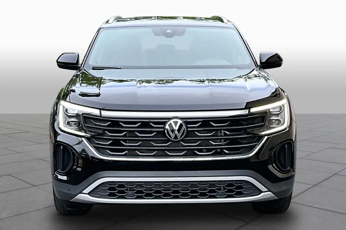 2025 Volkswagen Atlas Cross Sport 2.0T SE w/Technology thumbnail 4