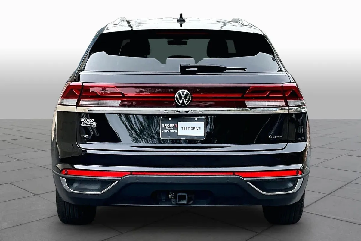2025 Volkswagen Atlas Cross Sport 2.0T SE w/Technology thumbnail 5