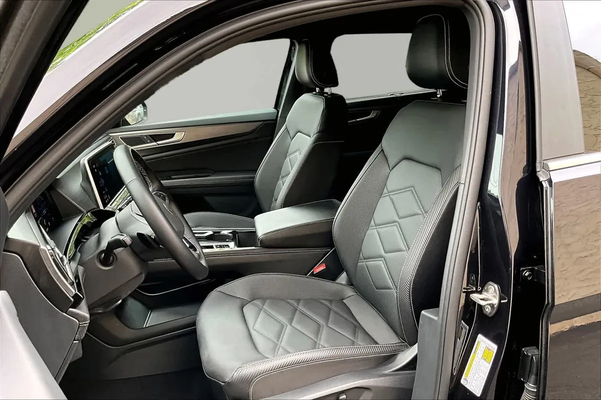 2025 Volkswagen Atlas Cross Sport 2.0T SE w/Technology thumbnail 8