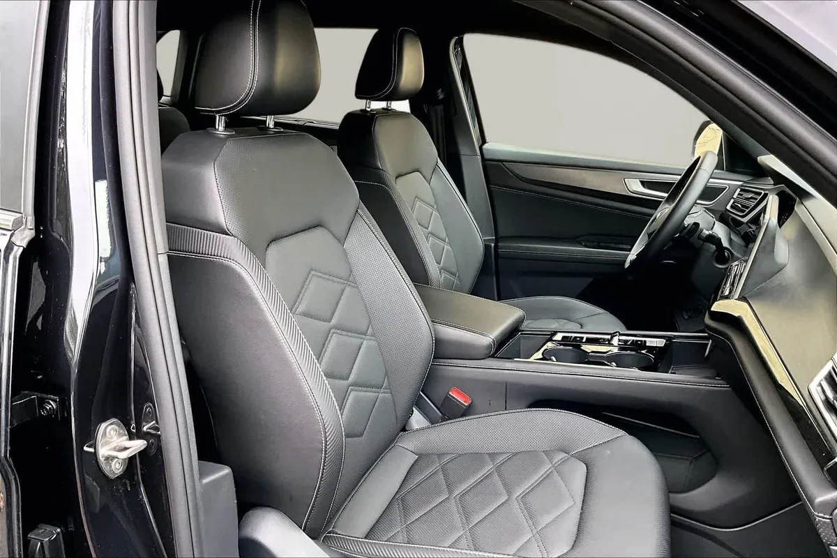 2025 Volkswagen Atlas Cross Sport 2.0T SE w/Technology thumbnail 9