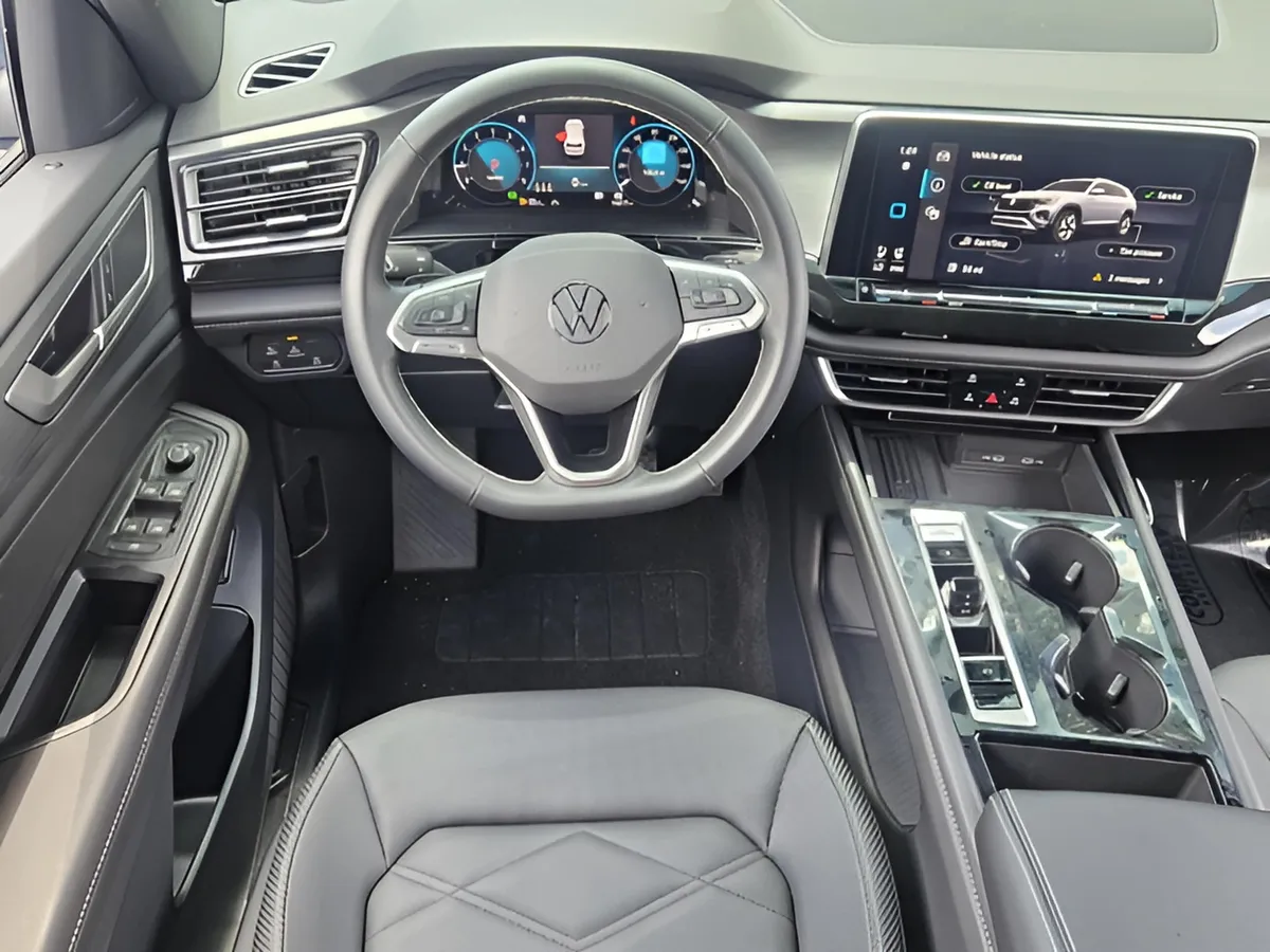 2025 Volkswagen Atlas Cross Sport 2.0T SE w/Technology thumbnail 11