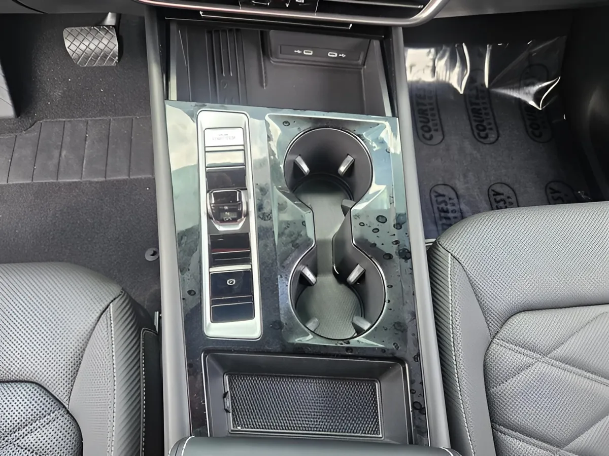 2025 Volkswagen Atlas Cross Sport 2.0T SE w/Technology thumbnail 15