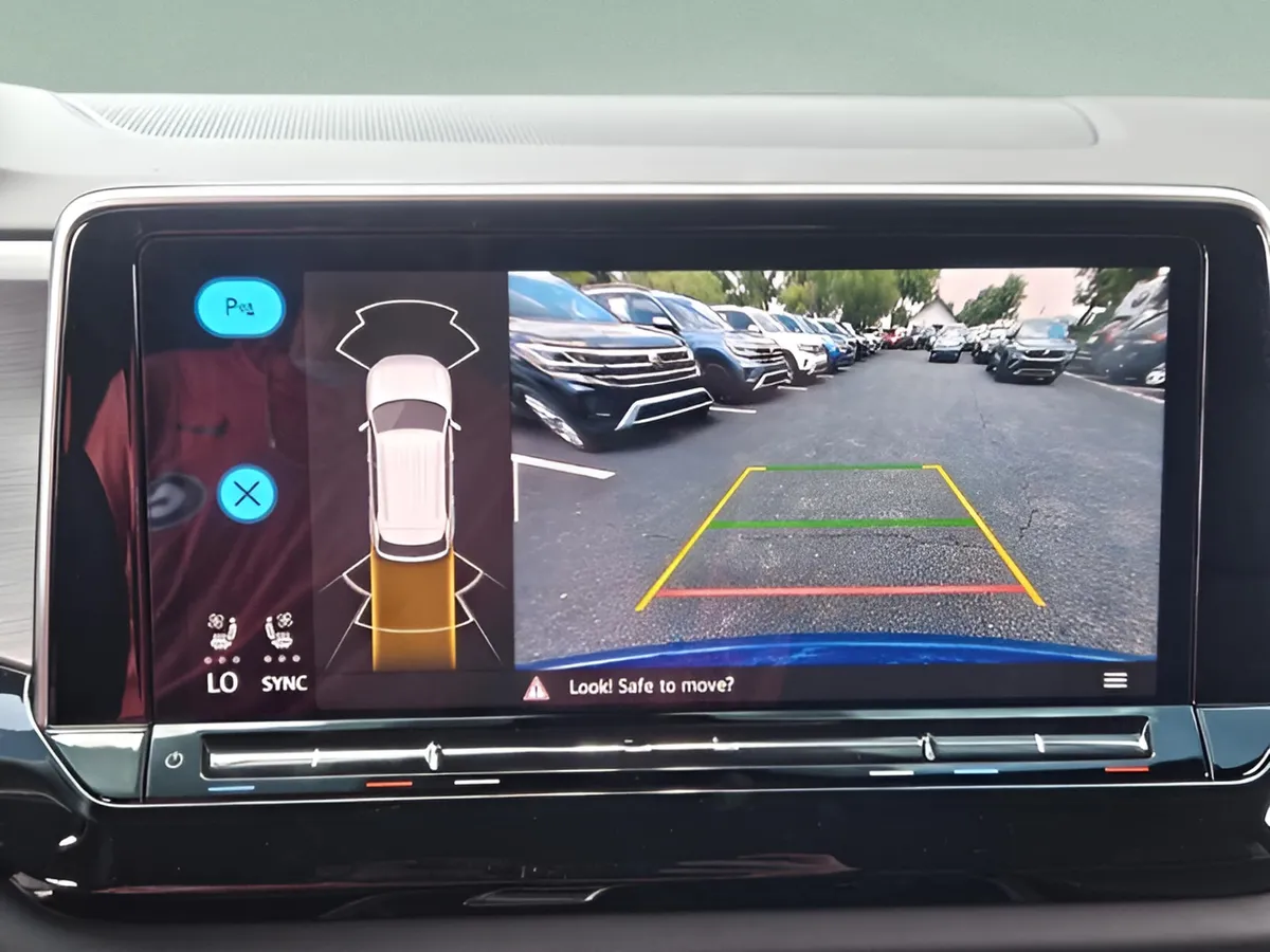 2025 Volkswagen Atlas Cross Sport 2.0T SE w/Technology thumbnail 18
