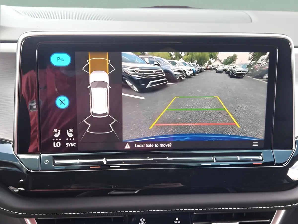 2025 Volkswagen Atlas Cross Sport 2.0T SE w/Technology thumbnail 19
