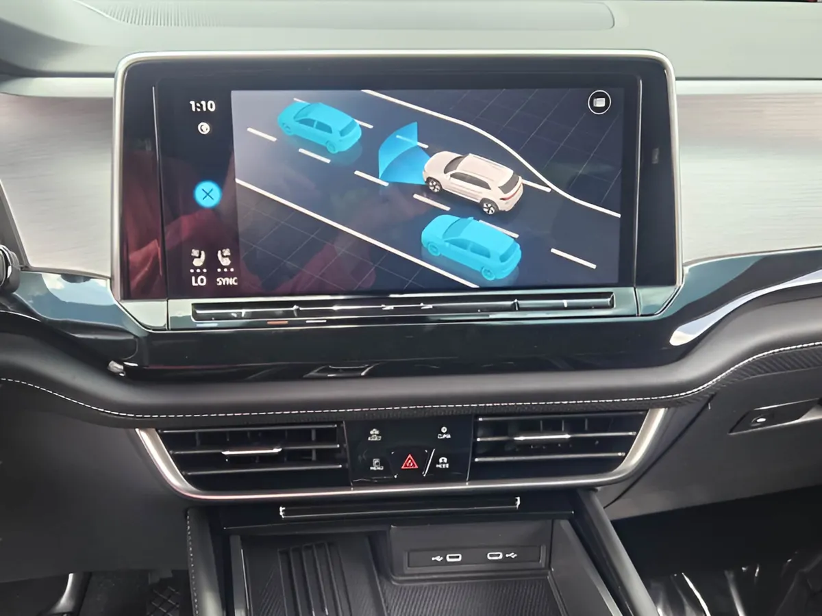 2025 Volkswagen Atlas Cross Sport 2.0T SE w/Technology thumbnail 20