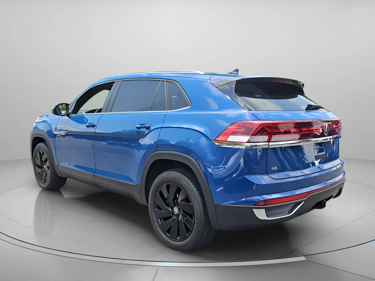 2025 Volkswagen Atlas Cross Sport 2.0T SE w/Technology thumbnail 3