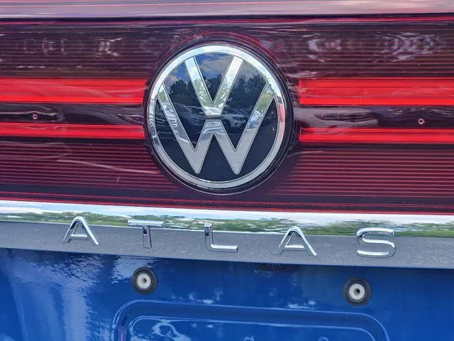 2025 Volkswagen Atlas Cross Sport 2.0T SE w/Technology thumbnail 31