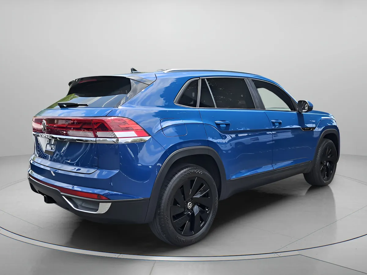 2025 Volkswagen Atlas Cross Sport 2.0T SE w/Technology thumbnail 5