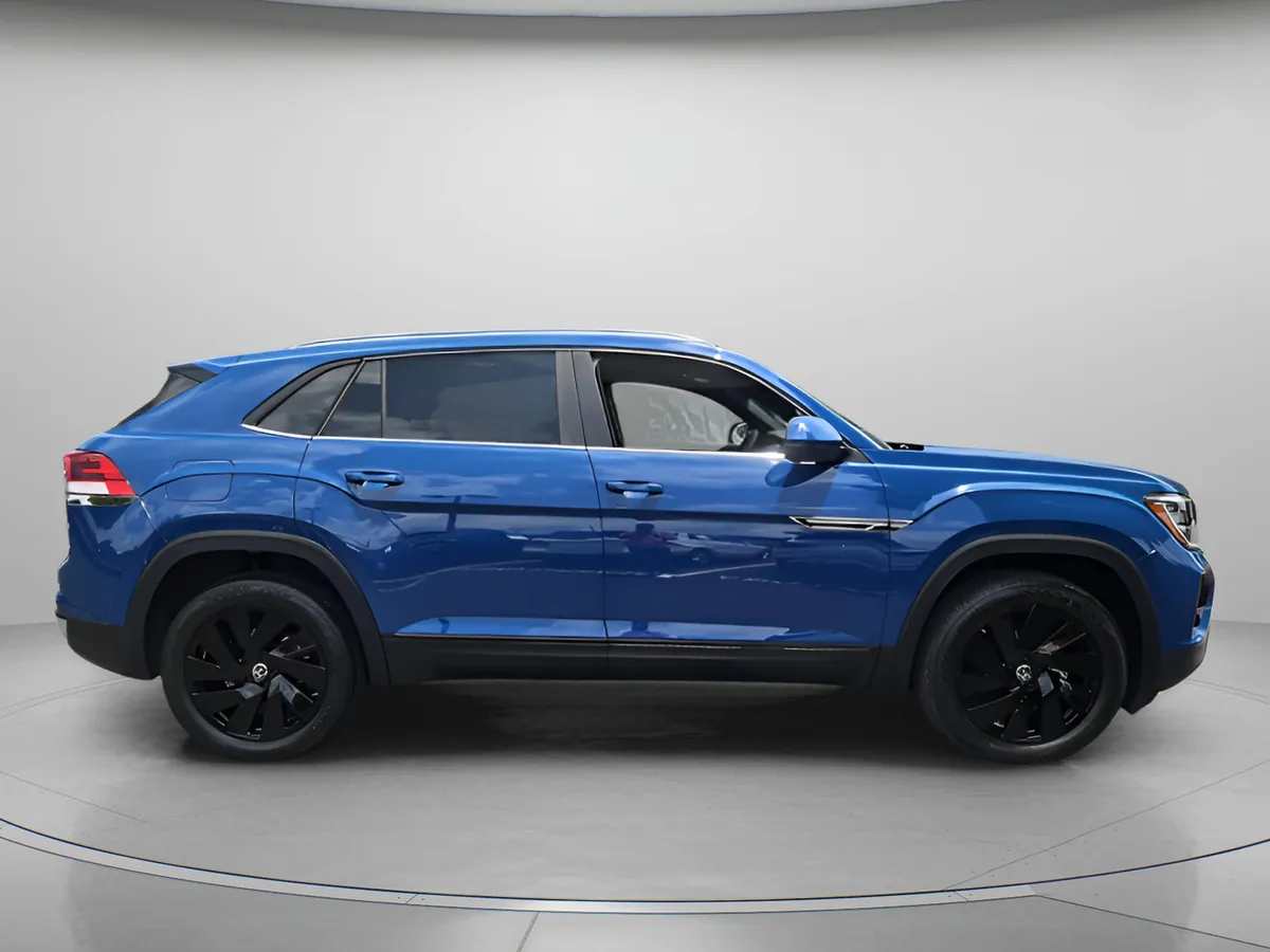 2025 Volkswagen Atlas Cross Sport 2.0T SE w/Technology thumbnail 6