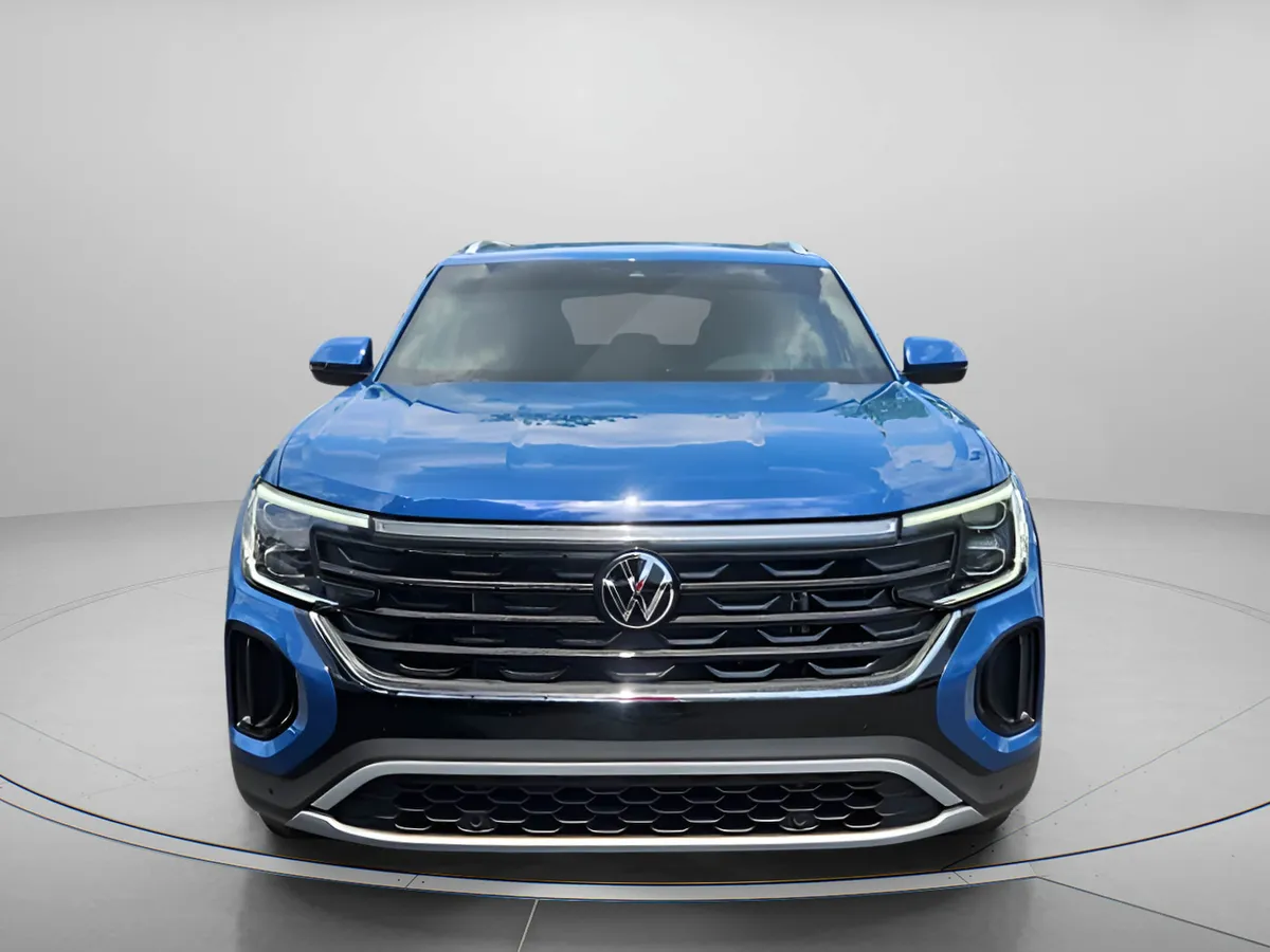 2025 Volkswagen Atlas Cross Sport 2.0T SE w/Technology thumbnail 8