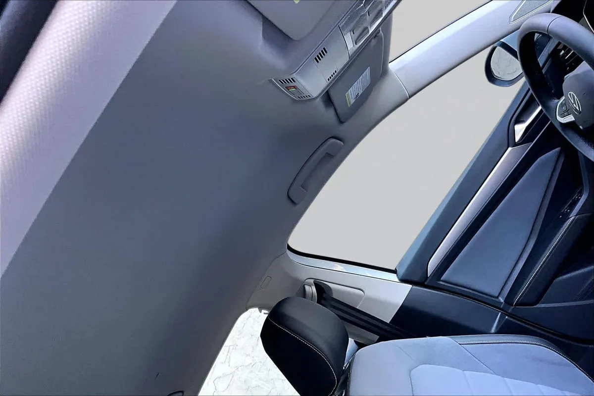 2025 Volkswagen Jetta SE thumbnail 13